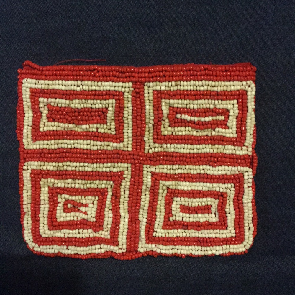Beaded Change Wallet - Picture 1 of 2